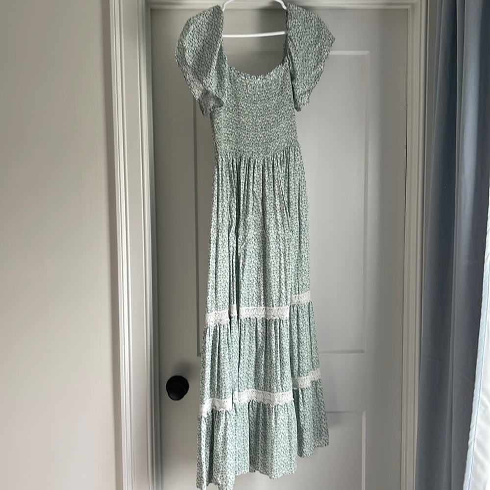 Baltic born, size M. Worn once for family pictures!